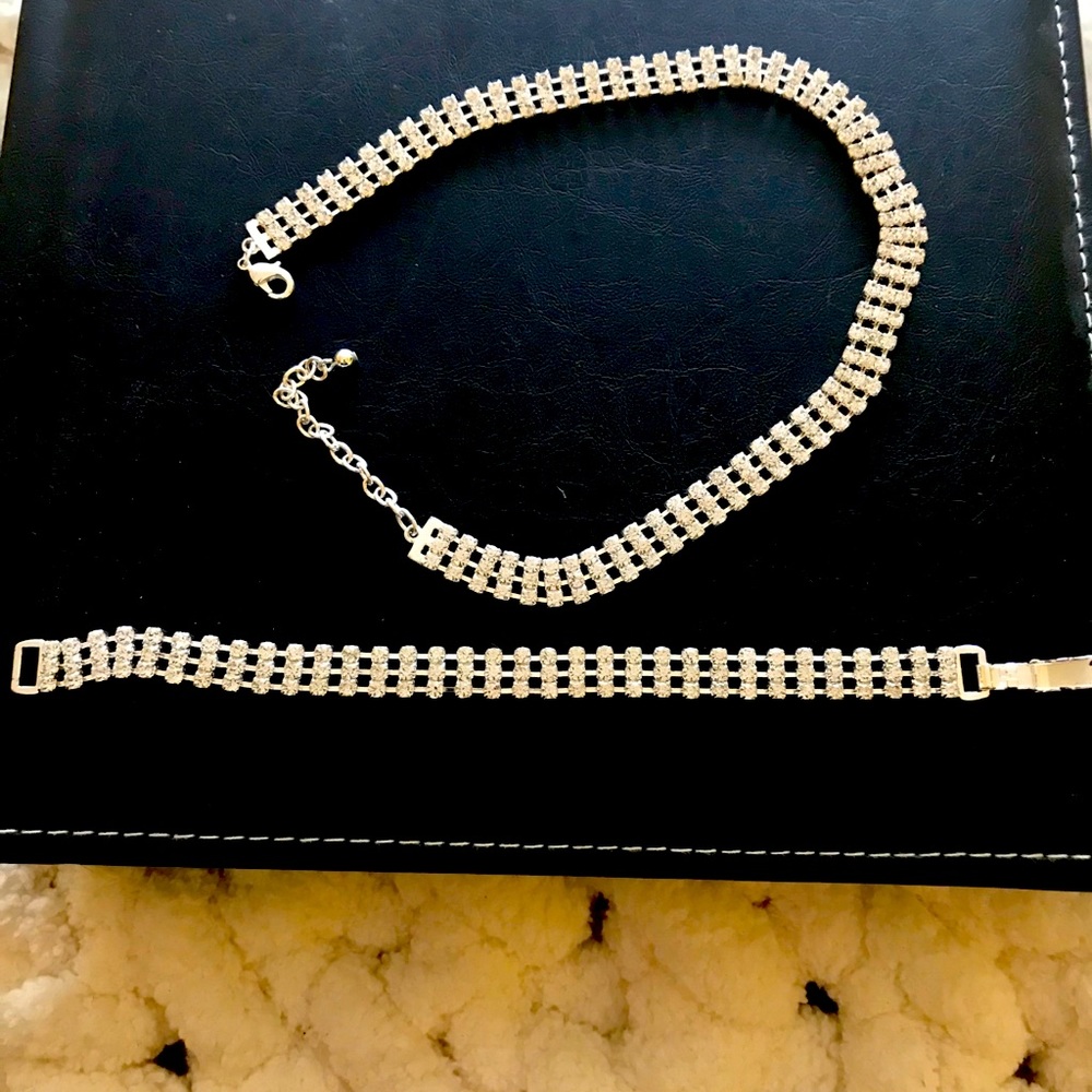 Elegant Choker Necklace with matching Bracelet